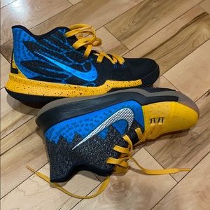 Nike Kyrie “What-the 3’s” Boys youth  6 Pristine!